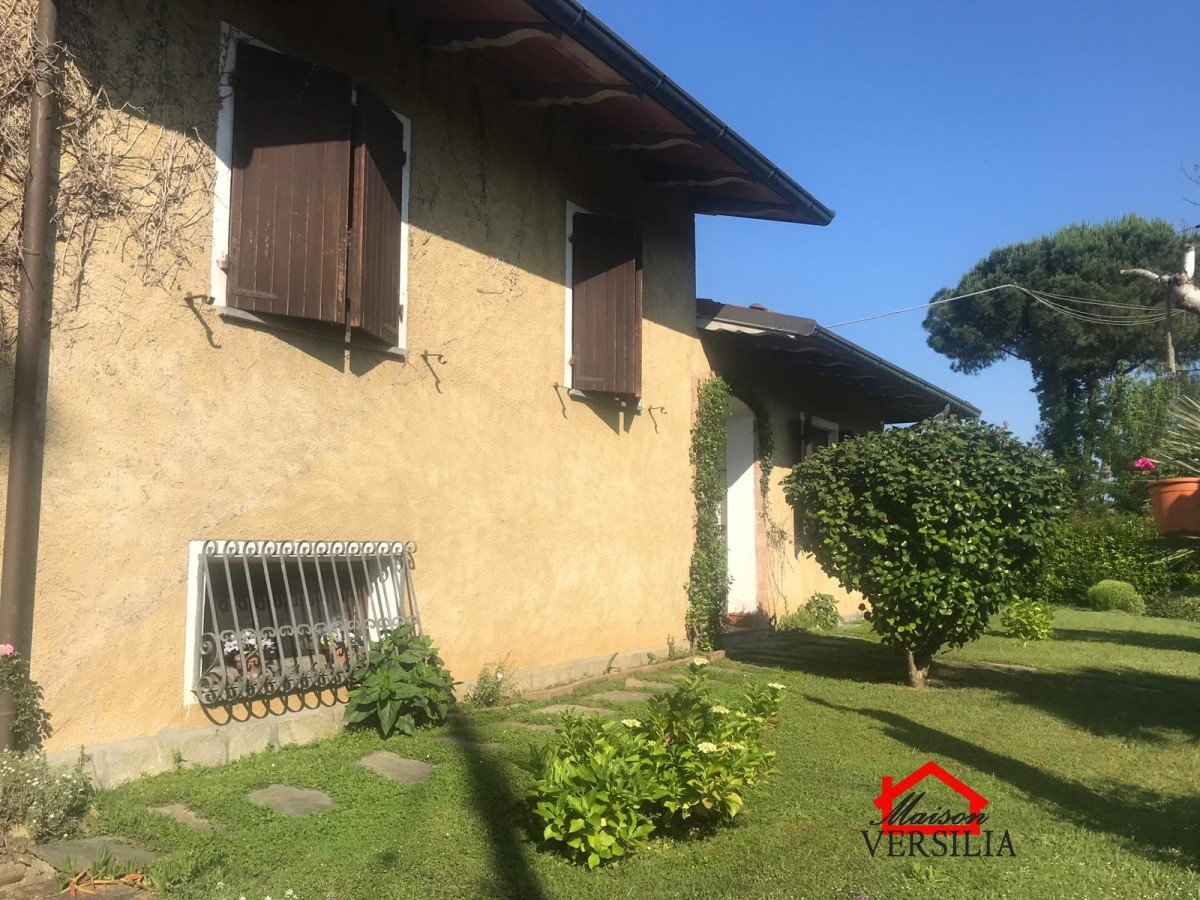 Villa MASSA vendita  Ronchi  Maison Versilia Real Estate