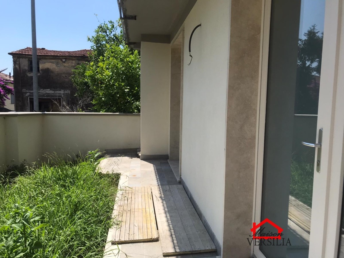 Villa Bifamiliare MONTIGNOSO vendita  Capanne  Maison Versilia Real Estate